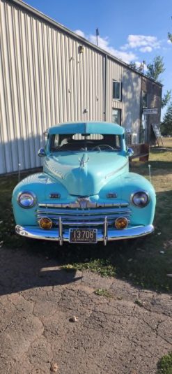 1947 Ford Super Deluxe