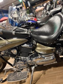 2005 Yamaha VStar 1100 - Image 6