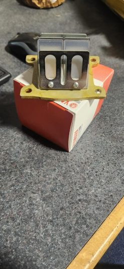 Alternative view of Yamaha 2HF-13610-01 Reed Valve Assembly